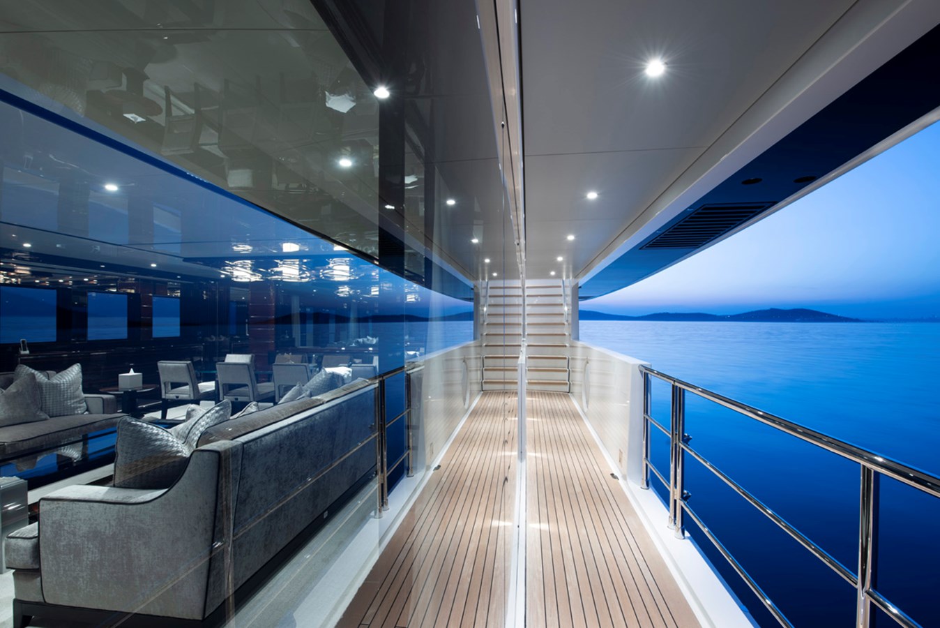 Wider Motor Yacht STERN For Sale