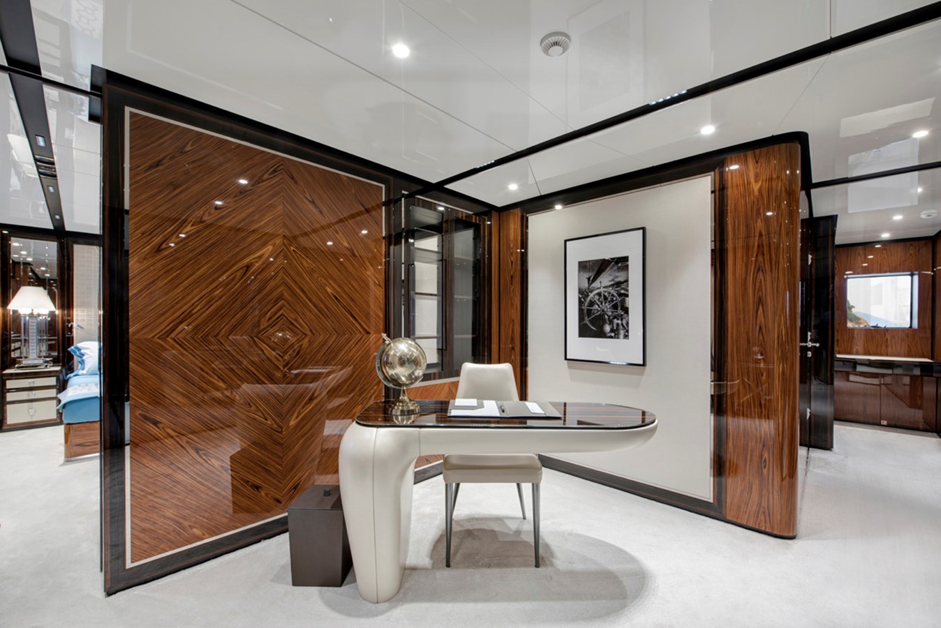 Wider Motor Yacht STERN For Sale