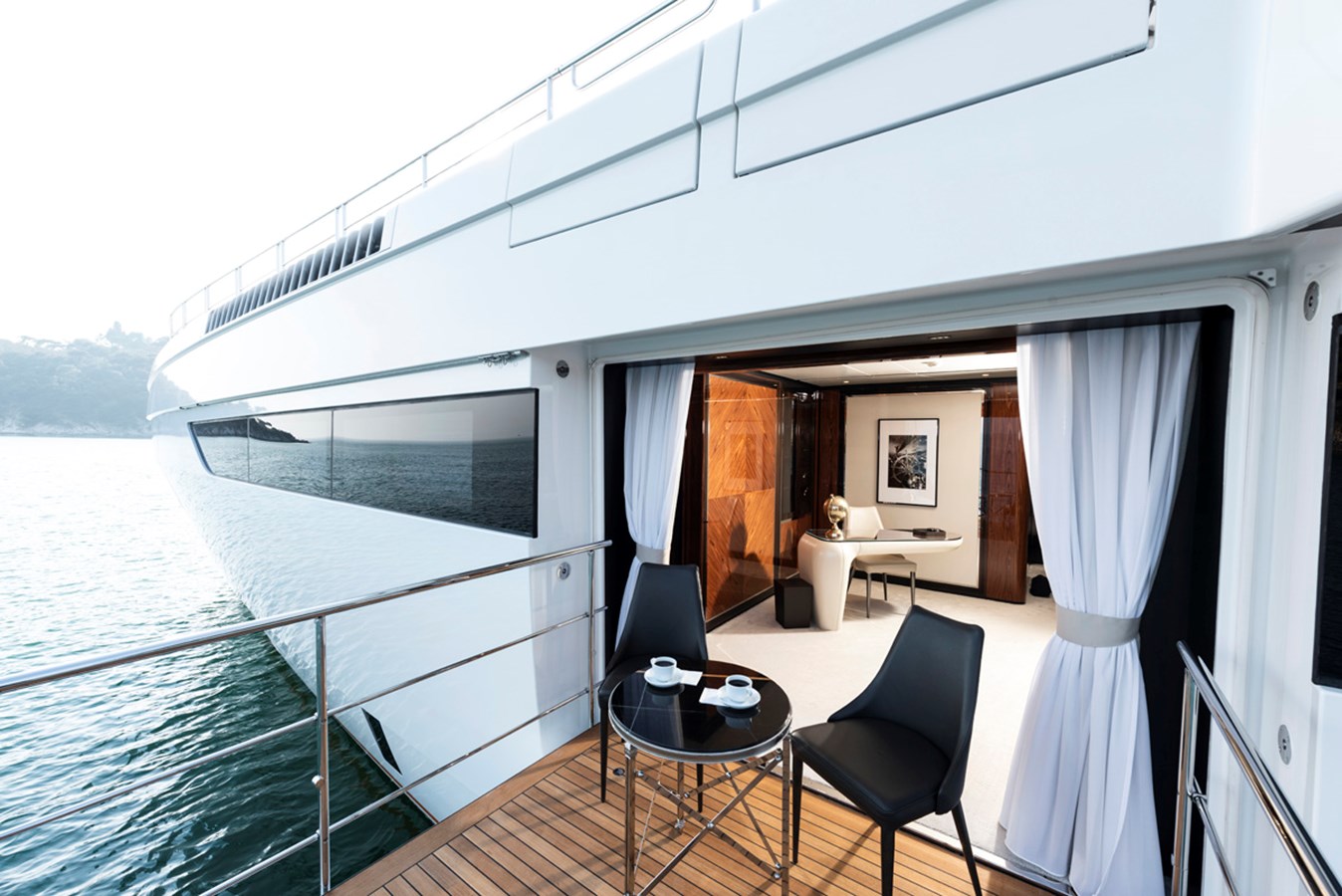 Wider Motor Yacht STERN For Sale