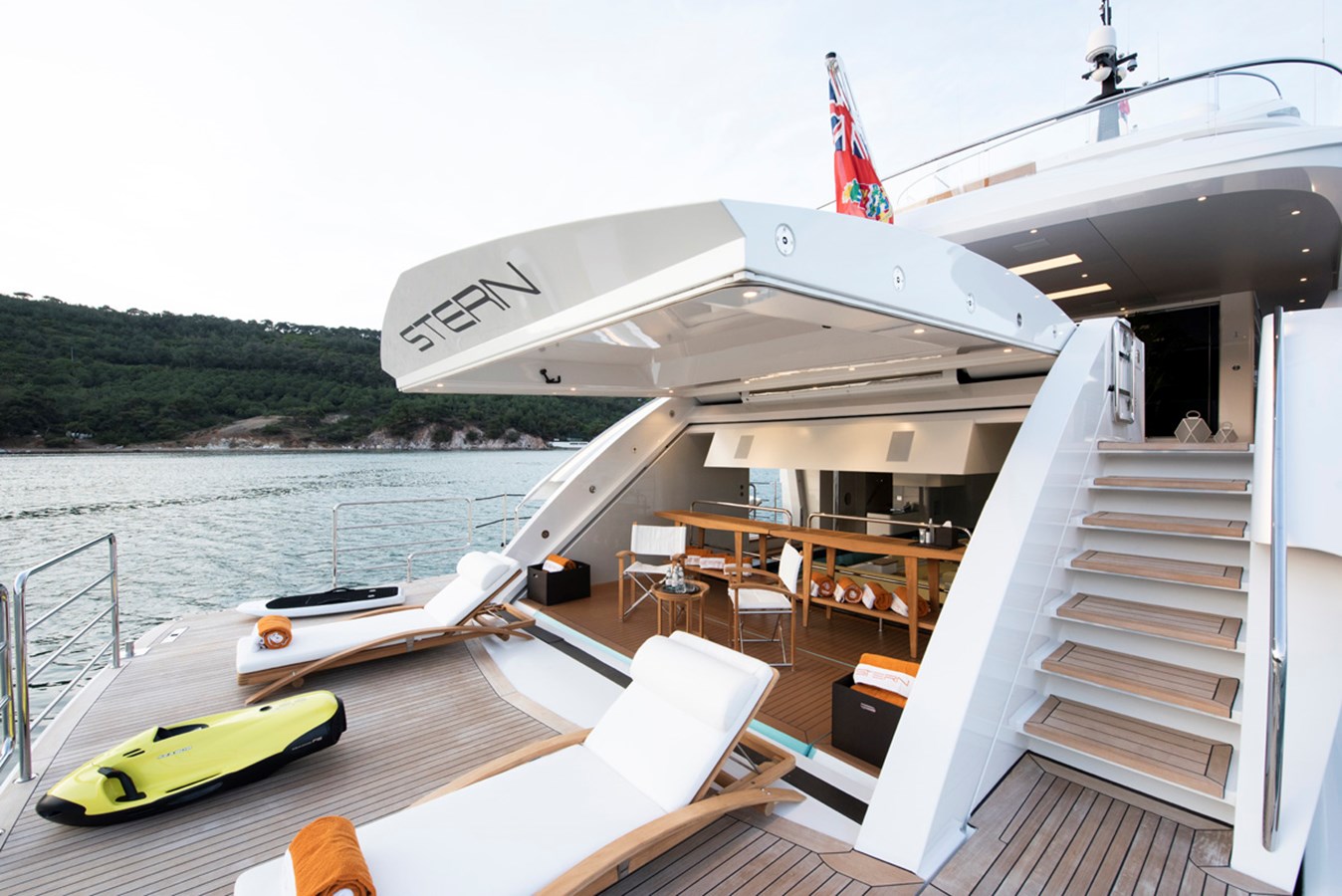 Wider Motor Yacht STERN For Sale