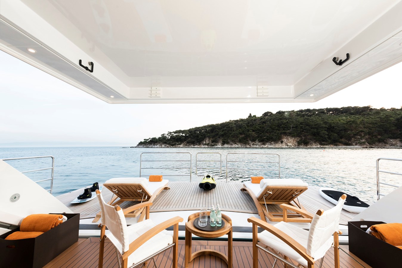 Wider Motor Yacht STERN For Sale
