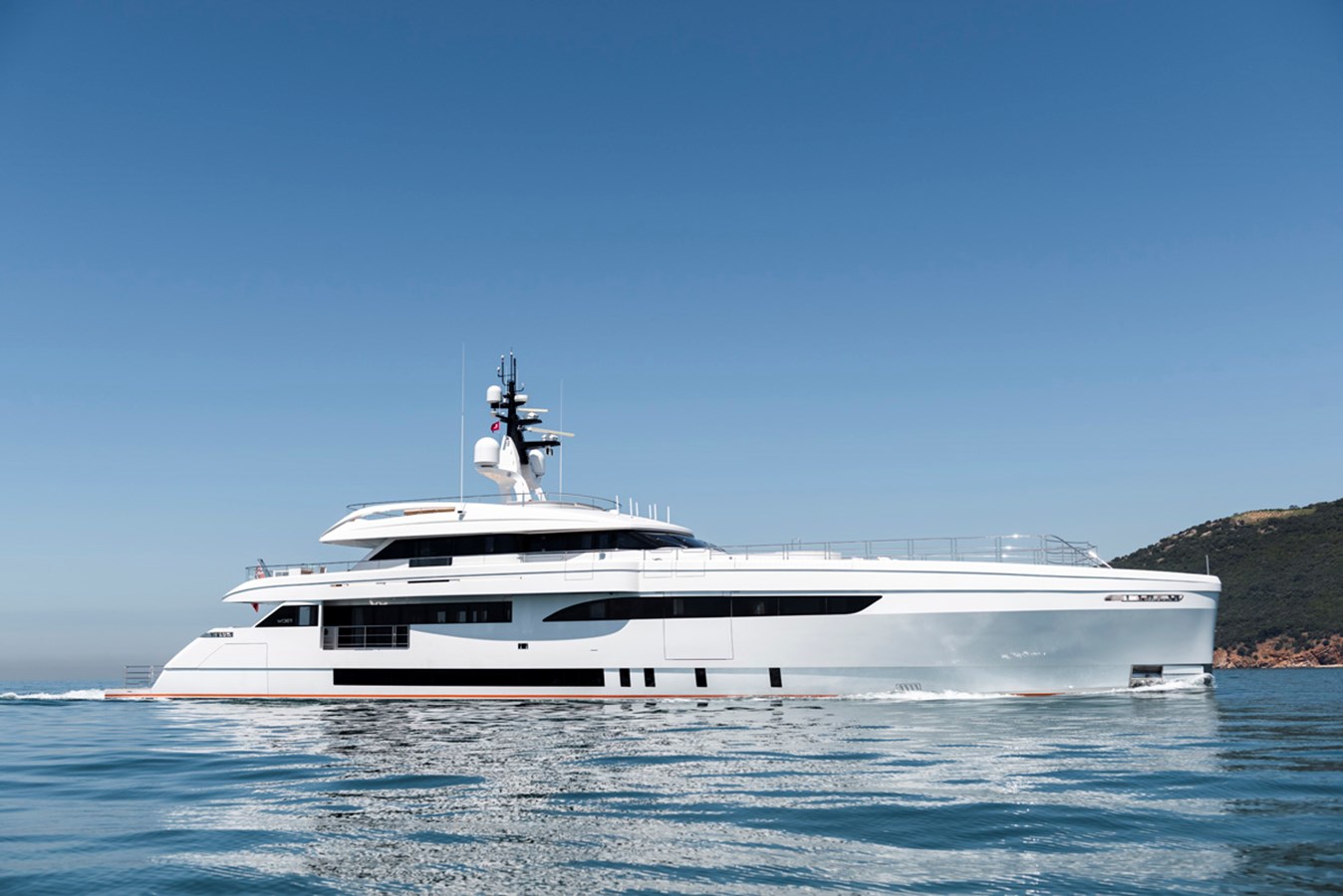 Wider Motor Yacht STERN For Sale