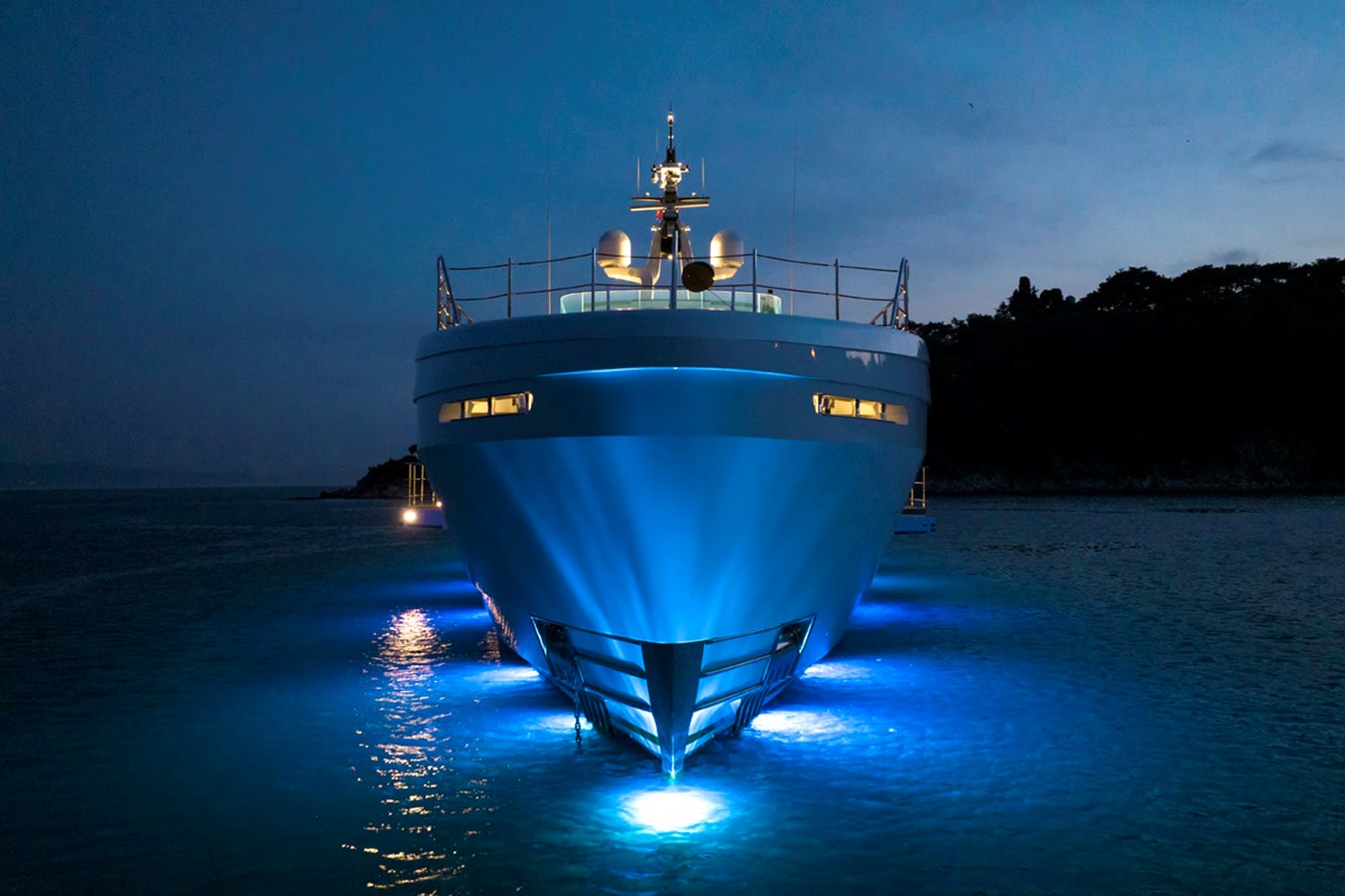 Wider Motor Yacht STERN For Sale