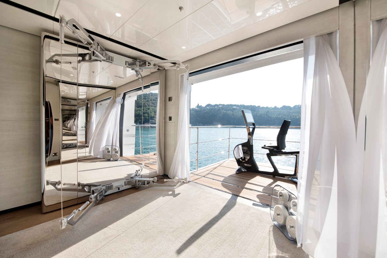 Wider Motor Yacht STERN For Sale