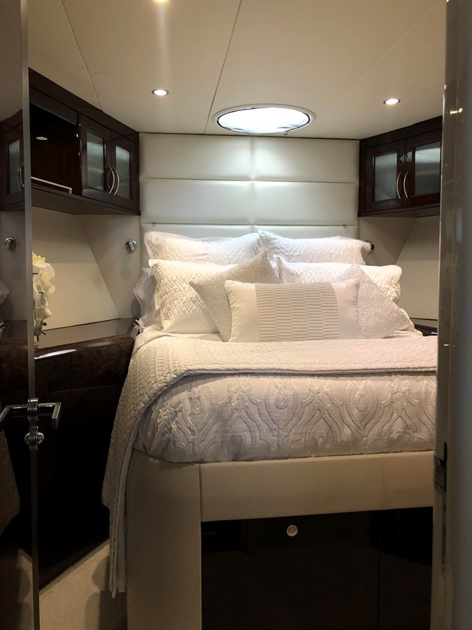 Lazzara Yachts Cruising Yacht BG For Sale