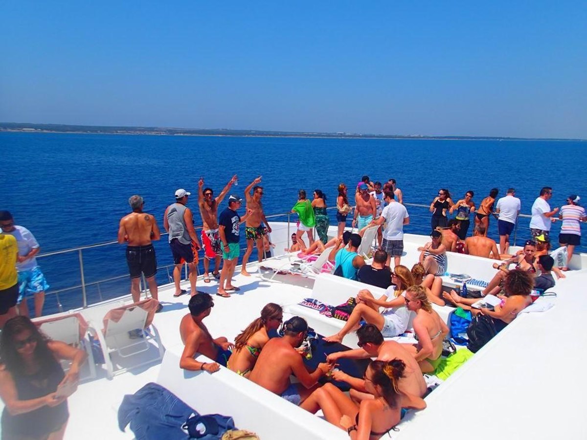 Custom Built Commercial Vessel Salone For Sale