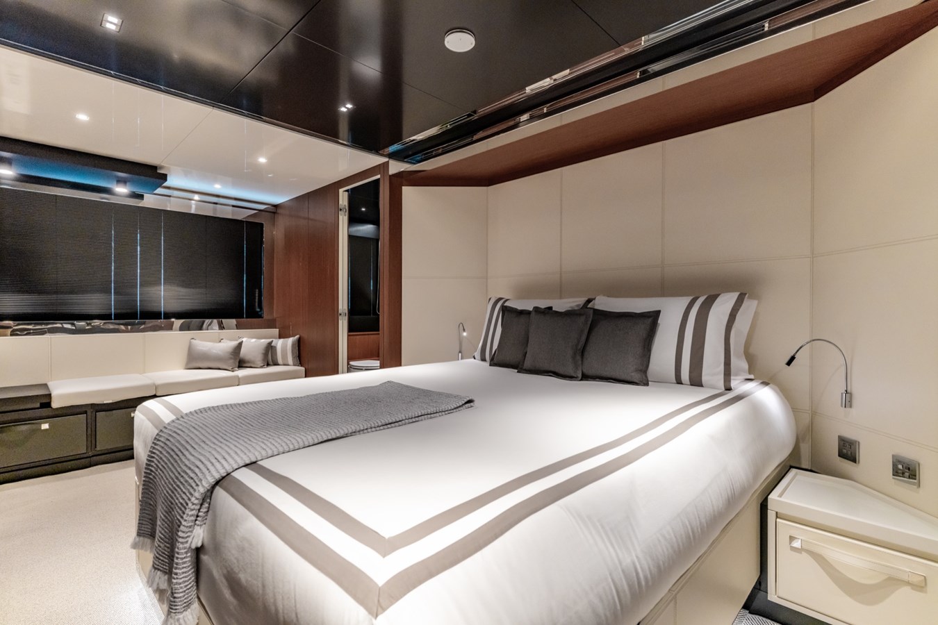Riva Yacht Motor Yacht BEYOND BEYOND For Sale