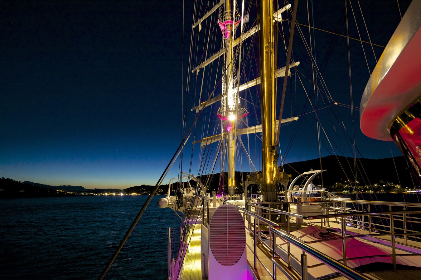 Gdansk Cruising Sailboat Running On Waves For Sale