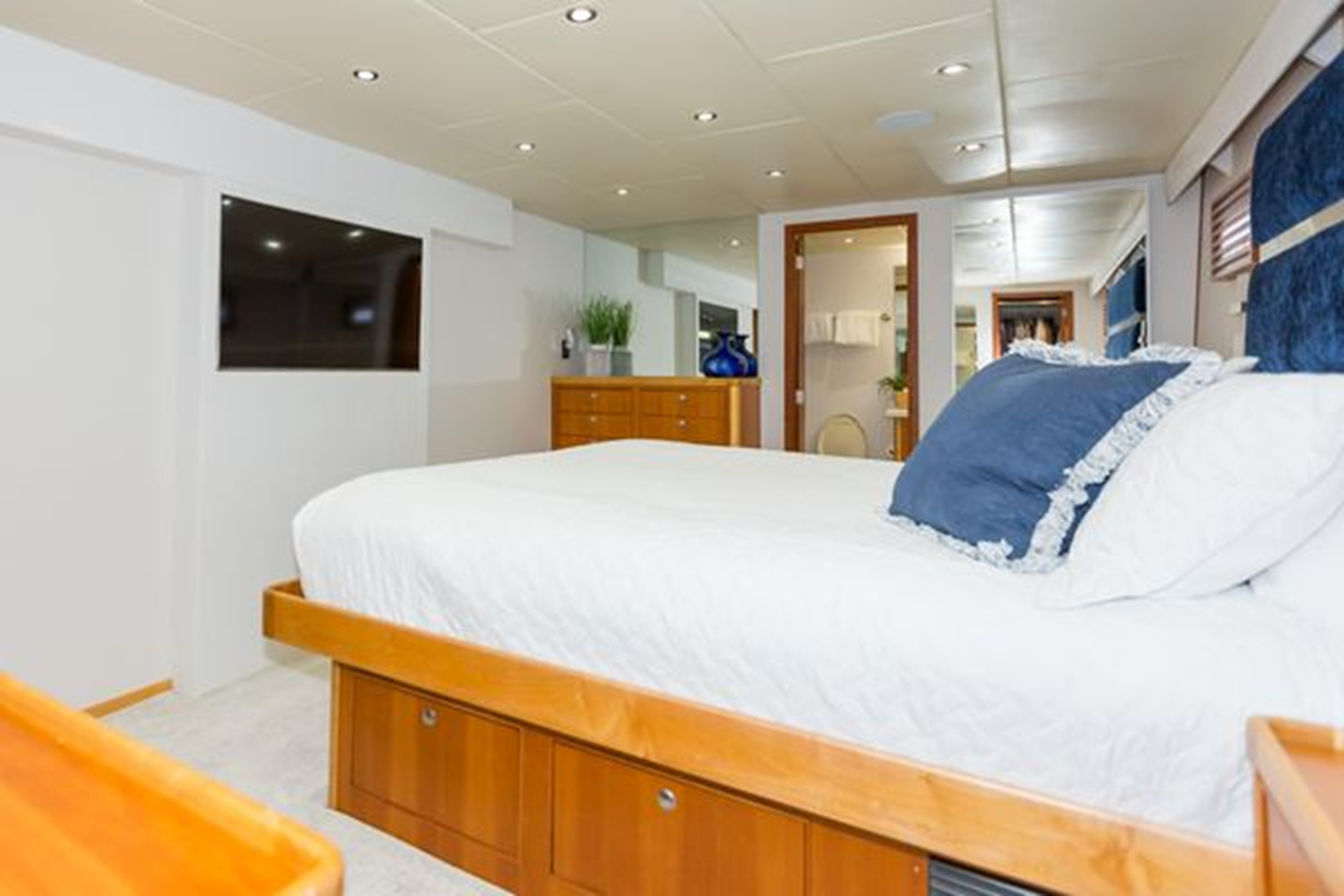 Custom Motor Yacht Island Soul For Sale
