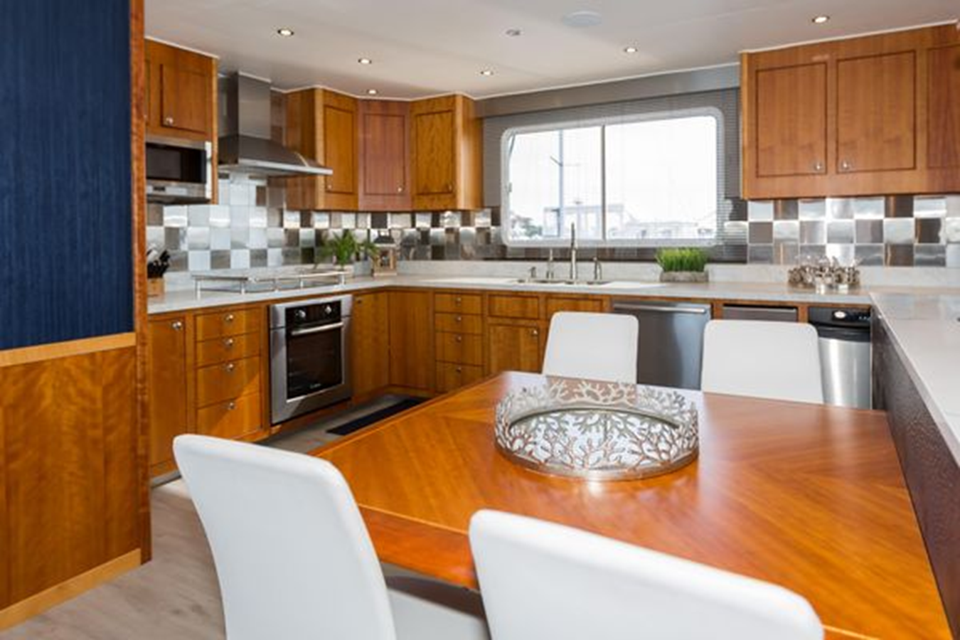Custom Motor Yacht Island Soul For Sale