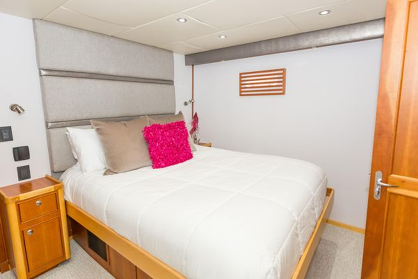 Custom Motor Yacht Island Soul For Sale