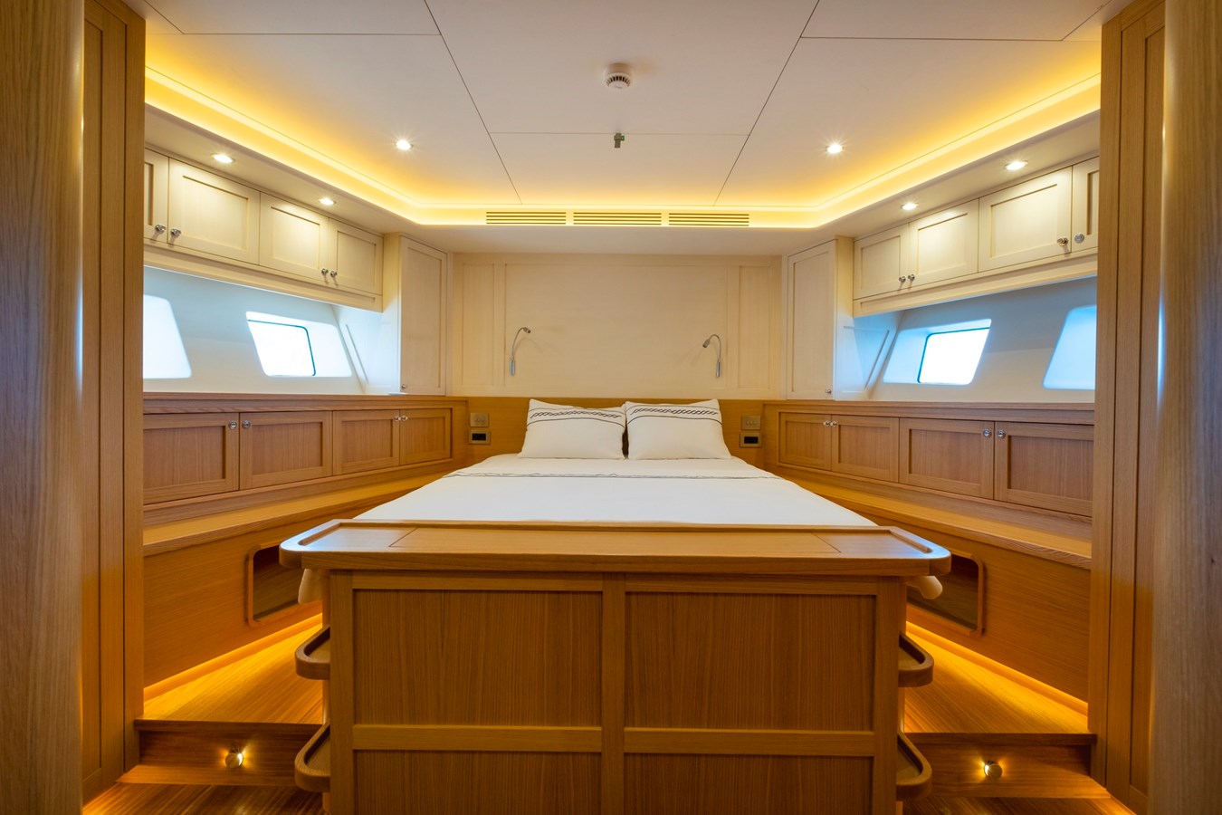 Mural Yachts Trawler Yacht 85' SEMI DISPLACEMENT TRAWLER For Sale