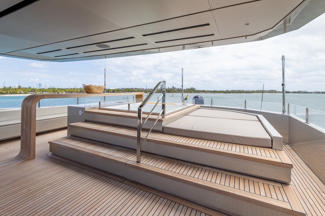 Admiral Motor Yacht MAVERICK For Sale