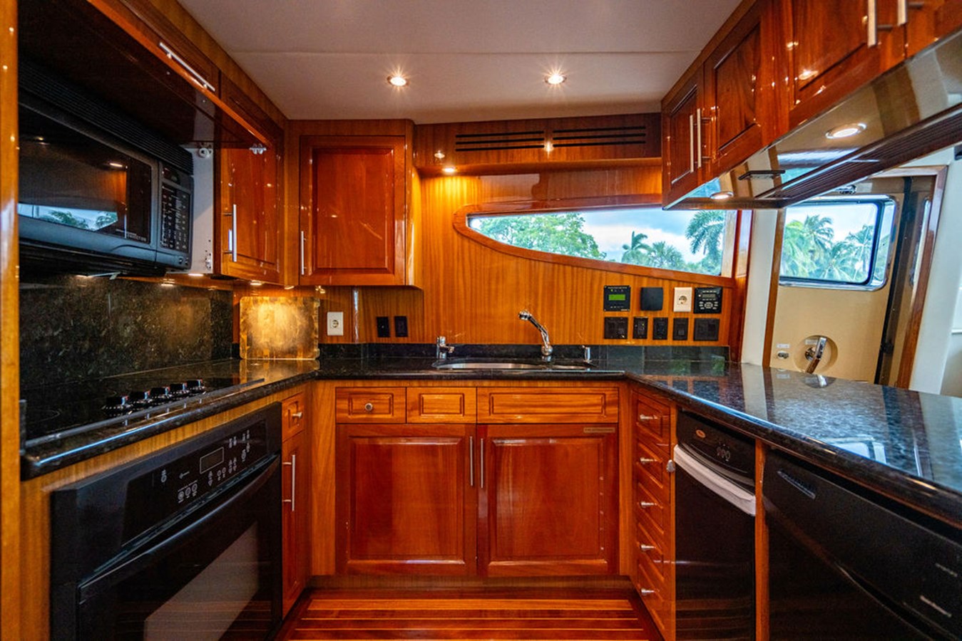 Hatteras Motor Yacht TOP SHELF For Sale