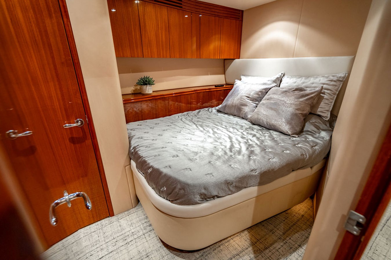 Hatteras Motor Yacht TOP SHELF For Sale