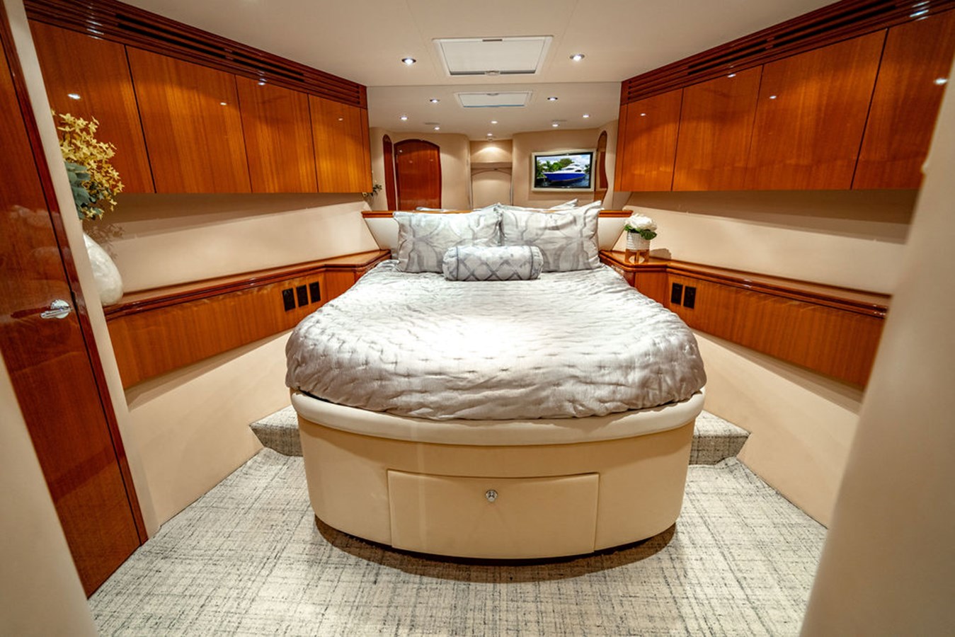 Hatteras Motor Yacht TOP SHELF For Sale