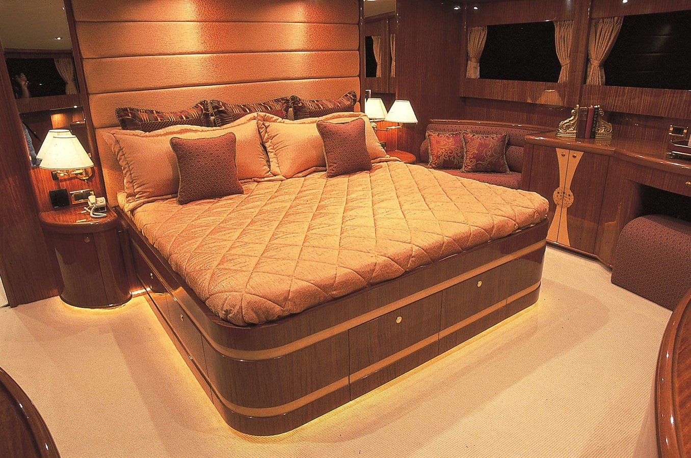 Johnson Motor Yacht JOHNSON 93 SKYLOUNGE For Sale