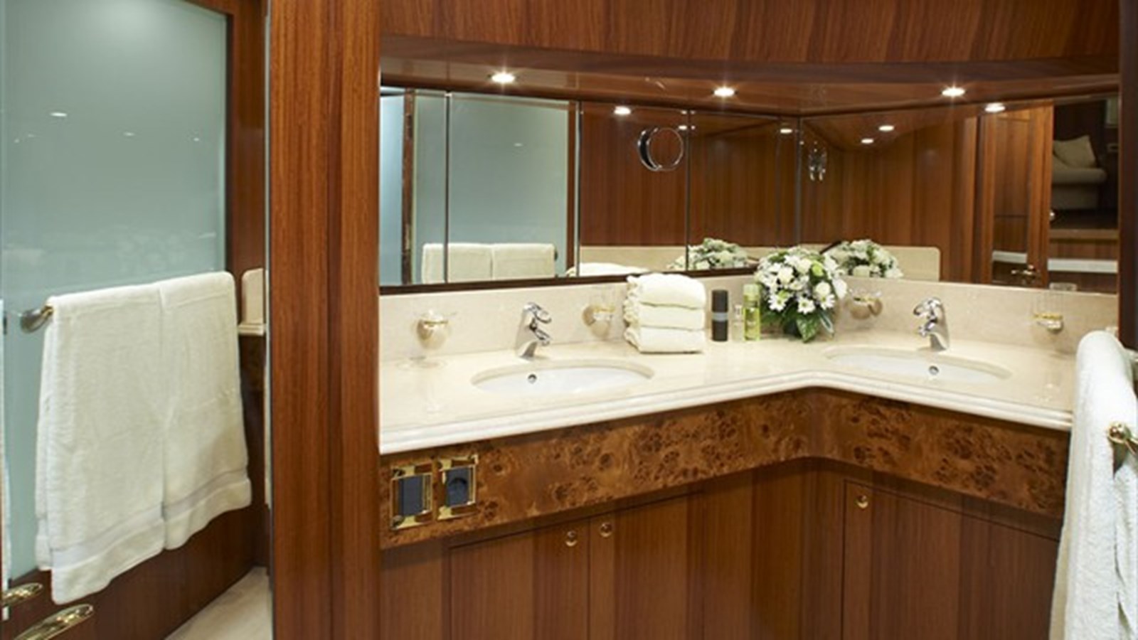 Johnson Motor Yacht JOHNSON 93 SKYLOUNGE For Sale