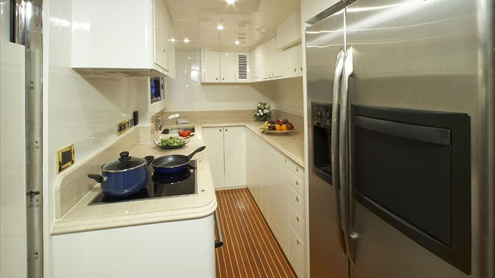 Johnson Motor Yacht JOHNSON 93 SKYLOUNGE For Sale
