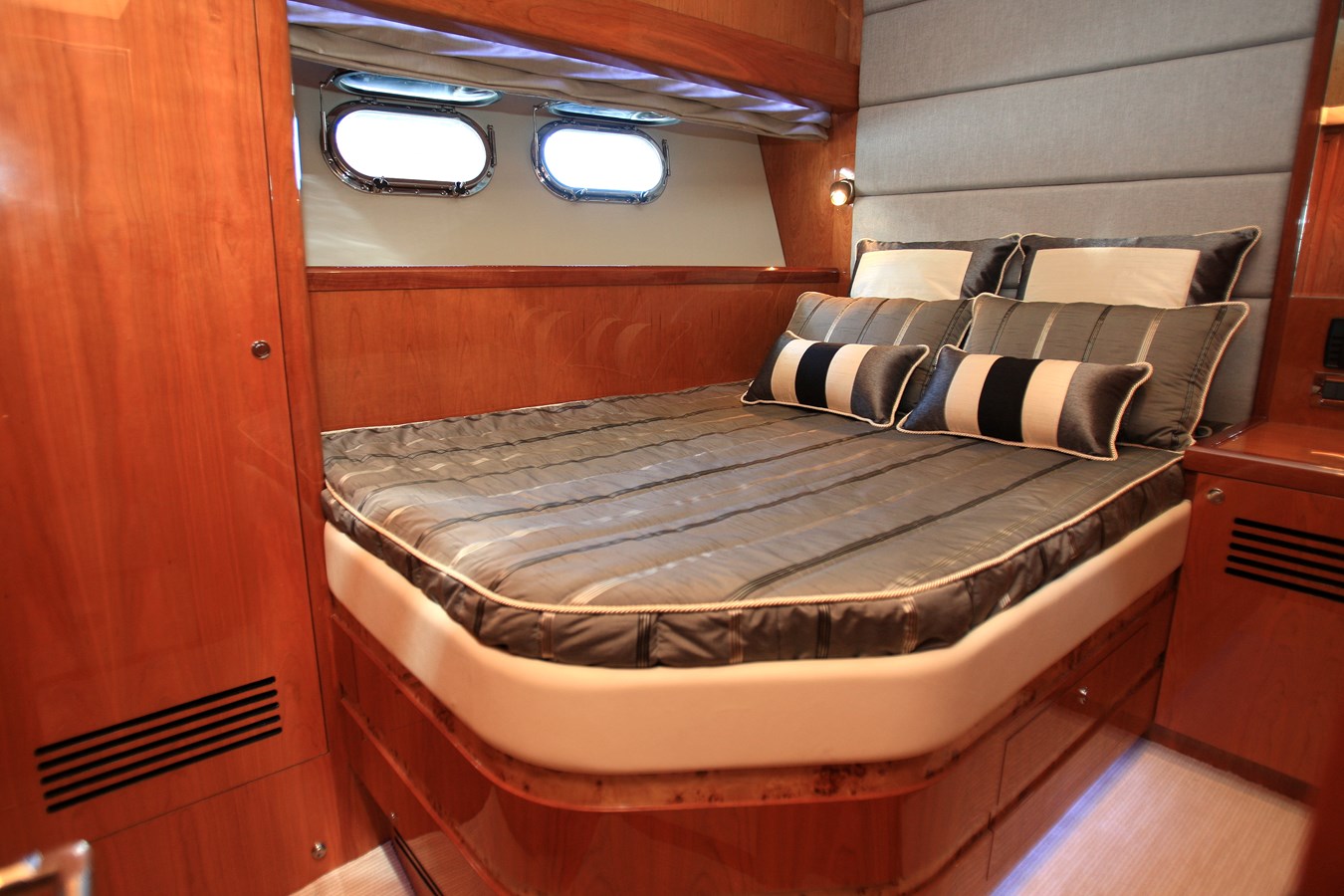Johnson Motor Yacht JOHNSON 80' FLYBRIDGE w/FISHING COCKPIT For Sale