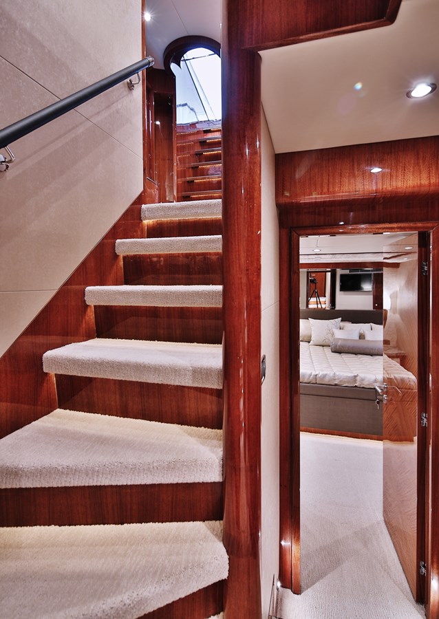 Johnson Motor Yacht JOHNSON 80' FLYBRIDGE W/HYDRAULIC PLATFORM For Sale