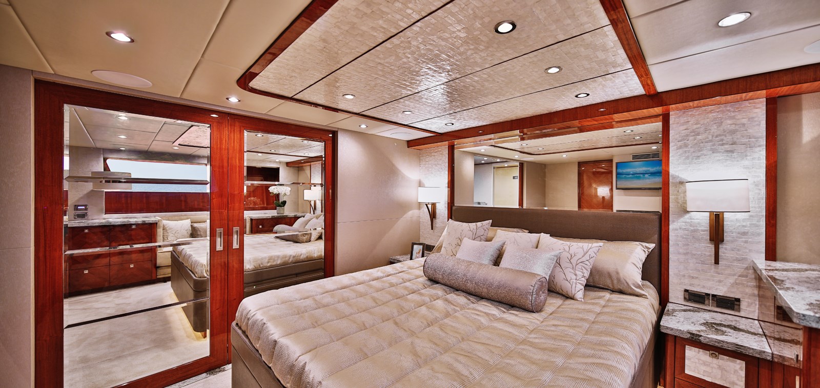 Johnson Motor Yacht JOHNSON 80' FLYBRIDGE W/HYDRAULIC PLATFORM For Sale