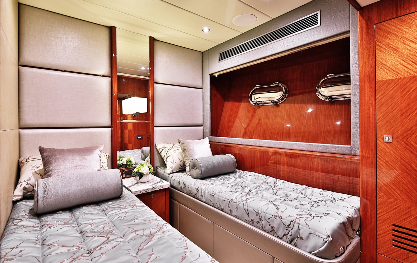 Johnson Motor Yacht JOHNSON 80' FLYBRIDGE W/HYDRAULIC PLATFORM For Sale