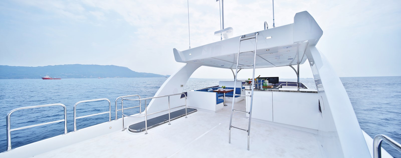 Johnson Motor Yacht JOHNSON 80' FLYBRIDGE W/HYDRAULIC PLATFORM For Sale