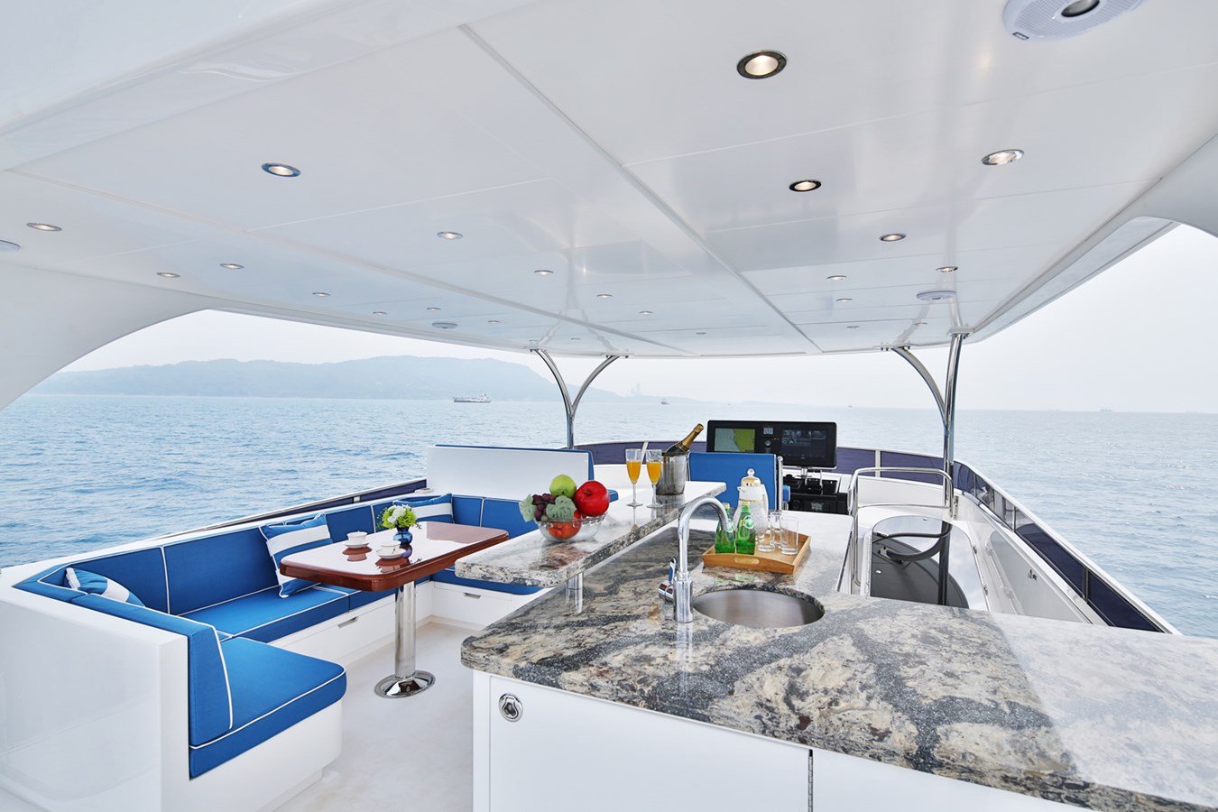 Johnson Motor Yacht JOHNSON 80' FLYBRIDGE W/HYDRAULIC PLATFORM For Sale
