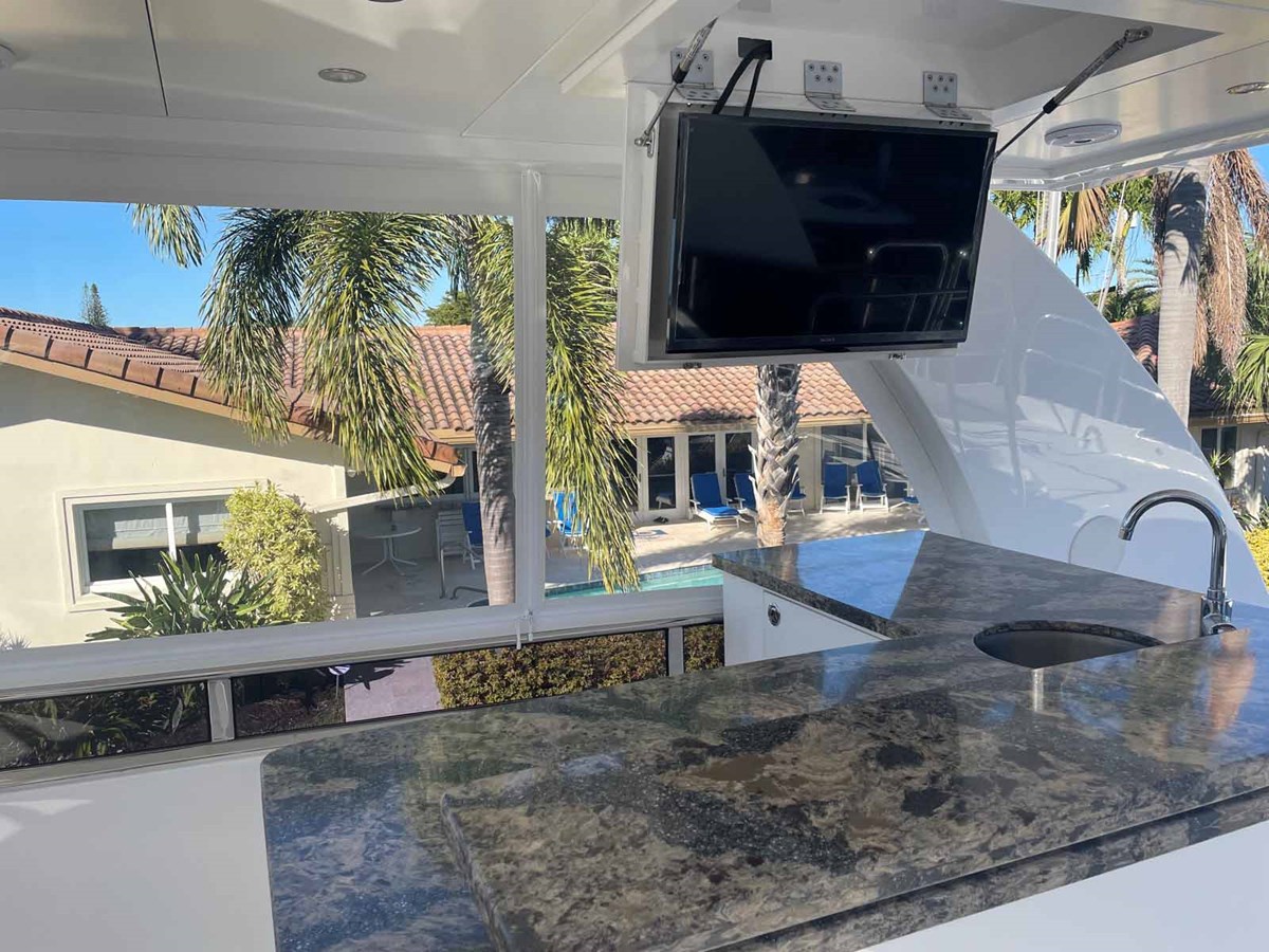 Johnson Motor Yacht JOHNSON 80' FLYBRIDGE W/HYDRAULIC PLATFORM For Sale