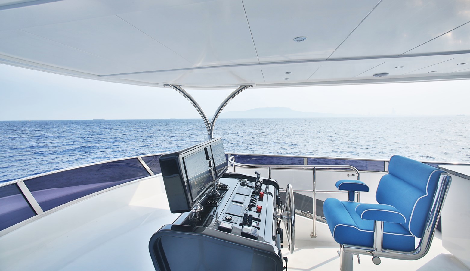 Johnson Motor Yacht JOHNSON 80' FLYBRIDGE W/HYDRAULIC PLATFORM For Sale