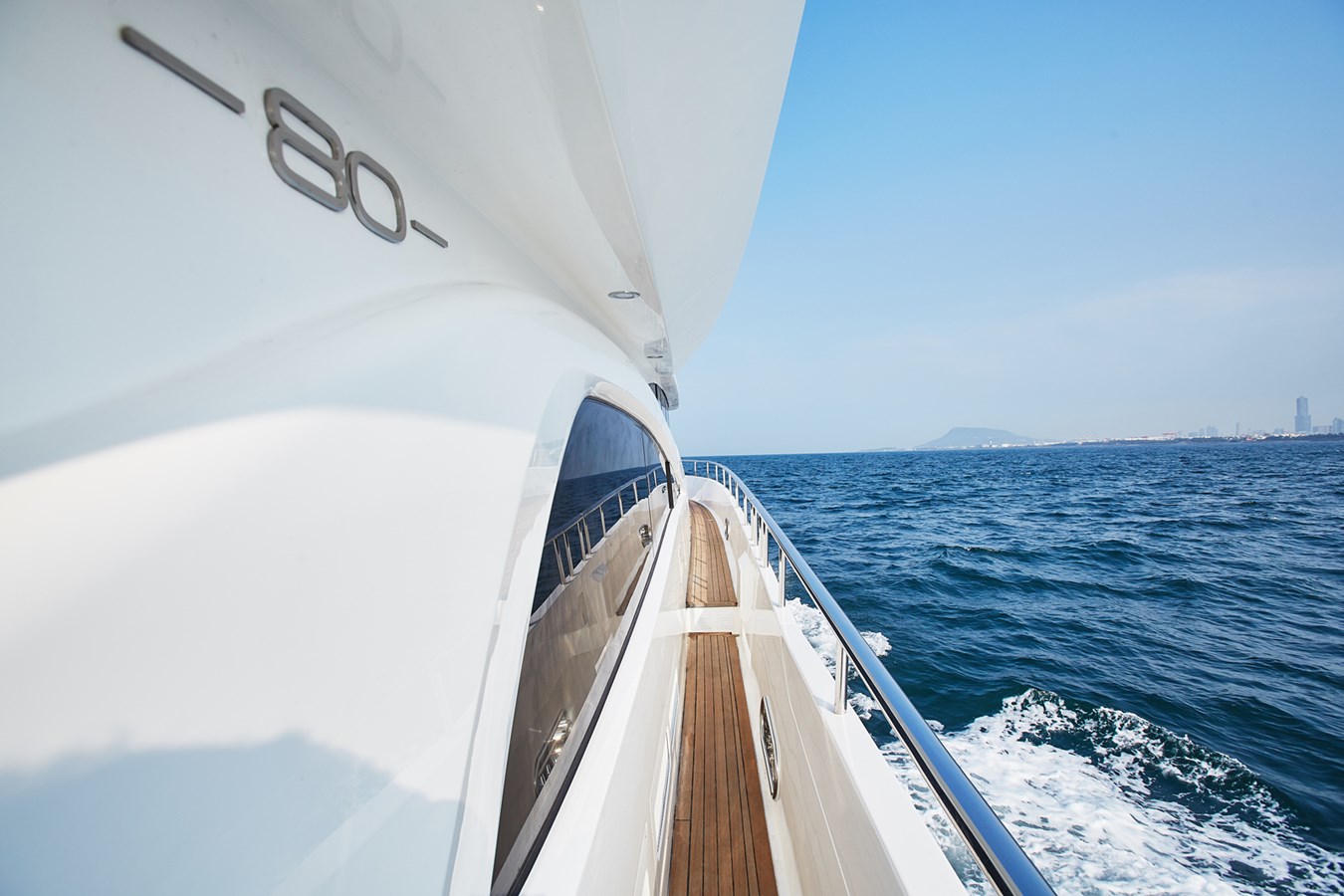 Johnson Motor Yacht JOHNSON 80' FLYBRIDGE W/HYDRAULIC PLATFORM For Sale