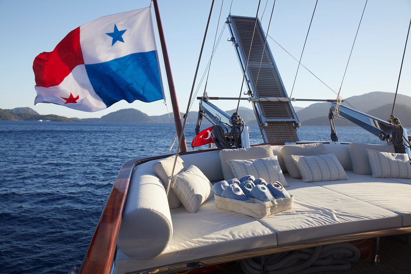 #1 Hull Classic Yacht WHITE WINGS For Sale