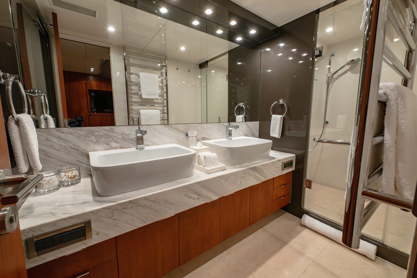 Horizon Yachts Motor Yacht The Clubhouse For Sale