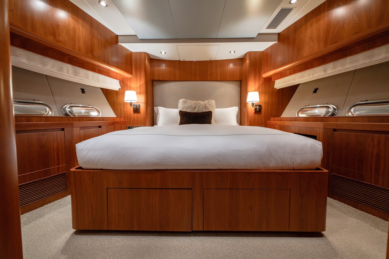 Horizon Yachts Motor Yacht The Clubhouse For Sale