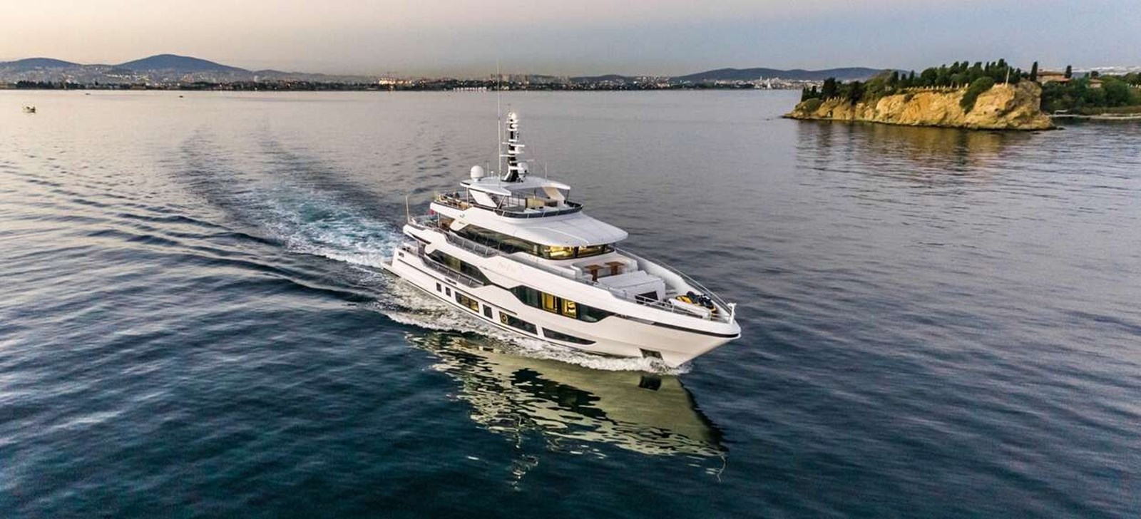 Majesty Motor Yacht BEAUTE For Sale