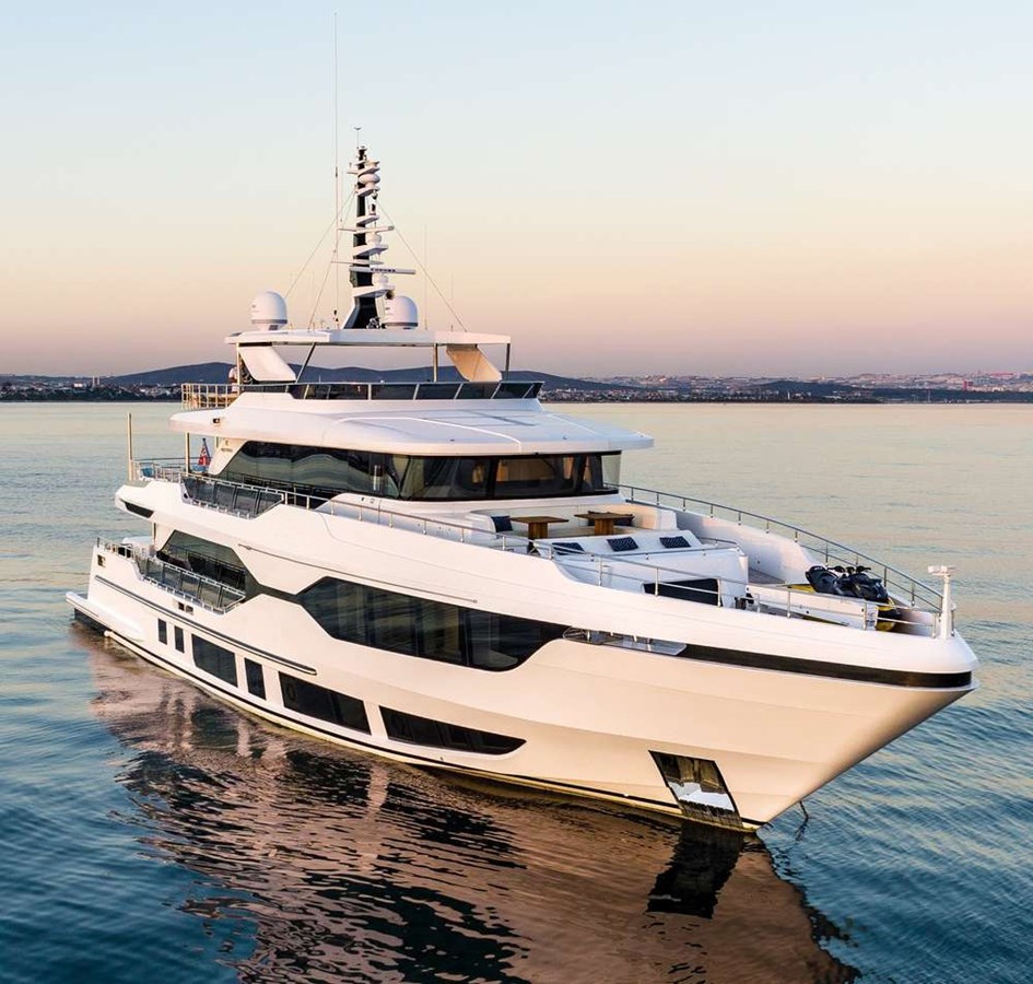 Majesty Motor Yacht BEAUTE For Sale