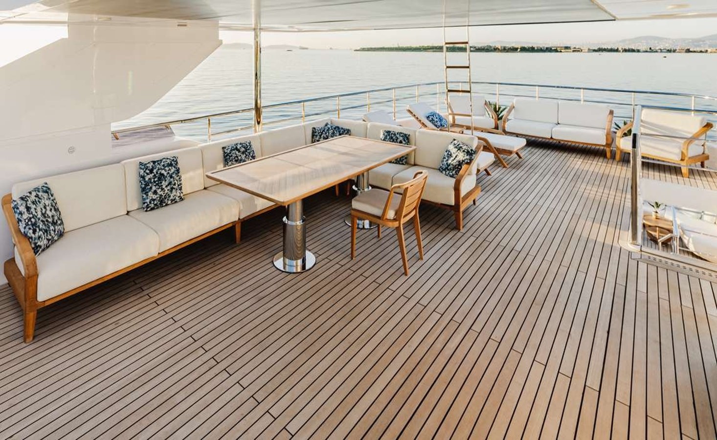 Majesty Motor Yacht BEAUTE For Sale