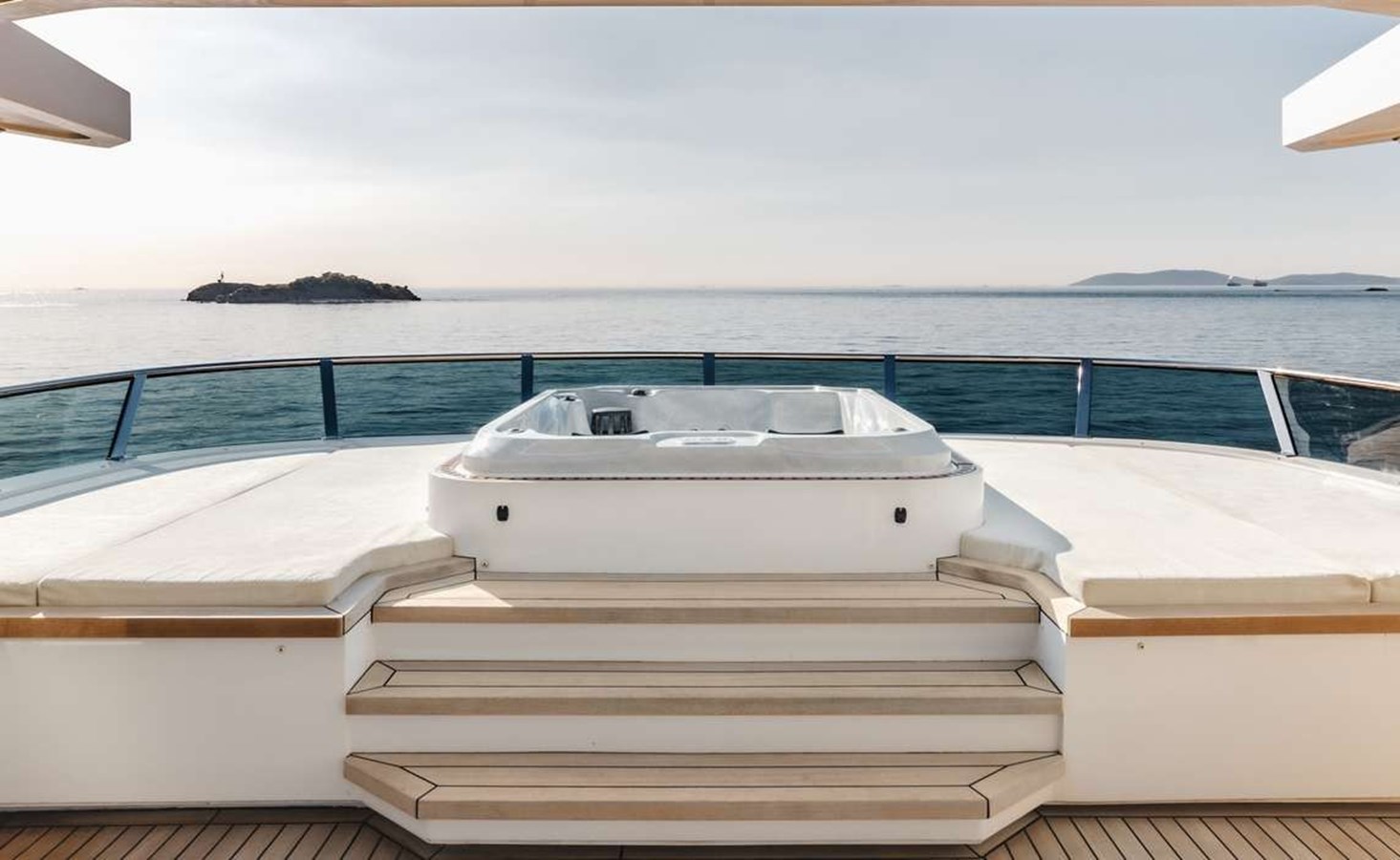 Majesty Motor Yacht BEAUTE For Sale