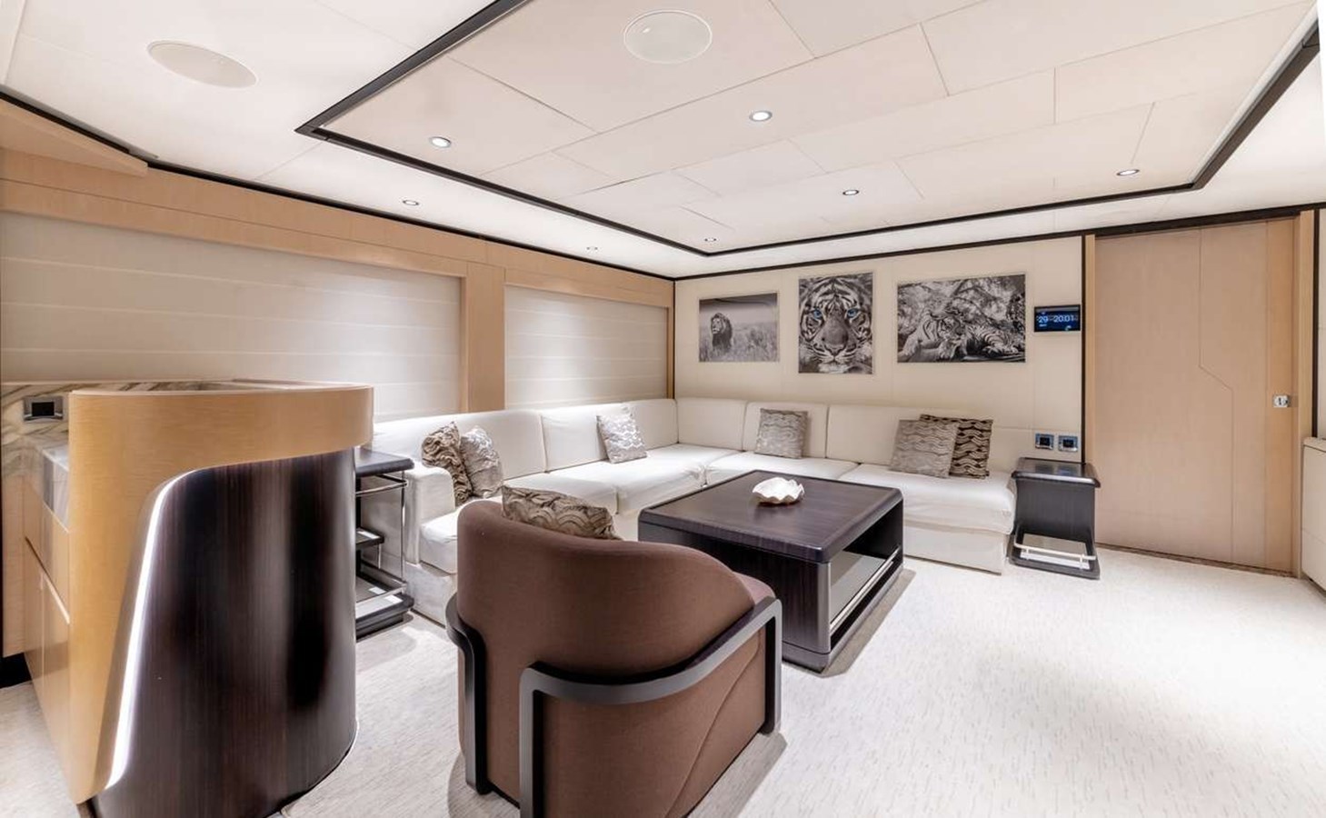 Majesty Motor Yacht BEAUTE For Sale