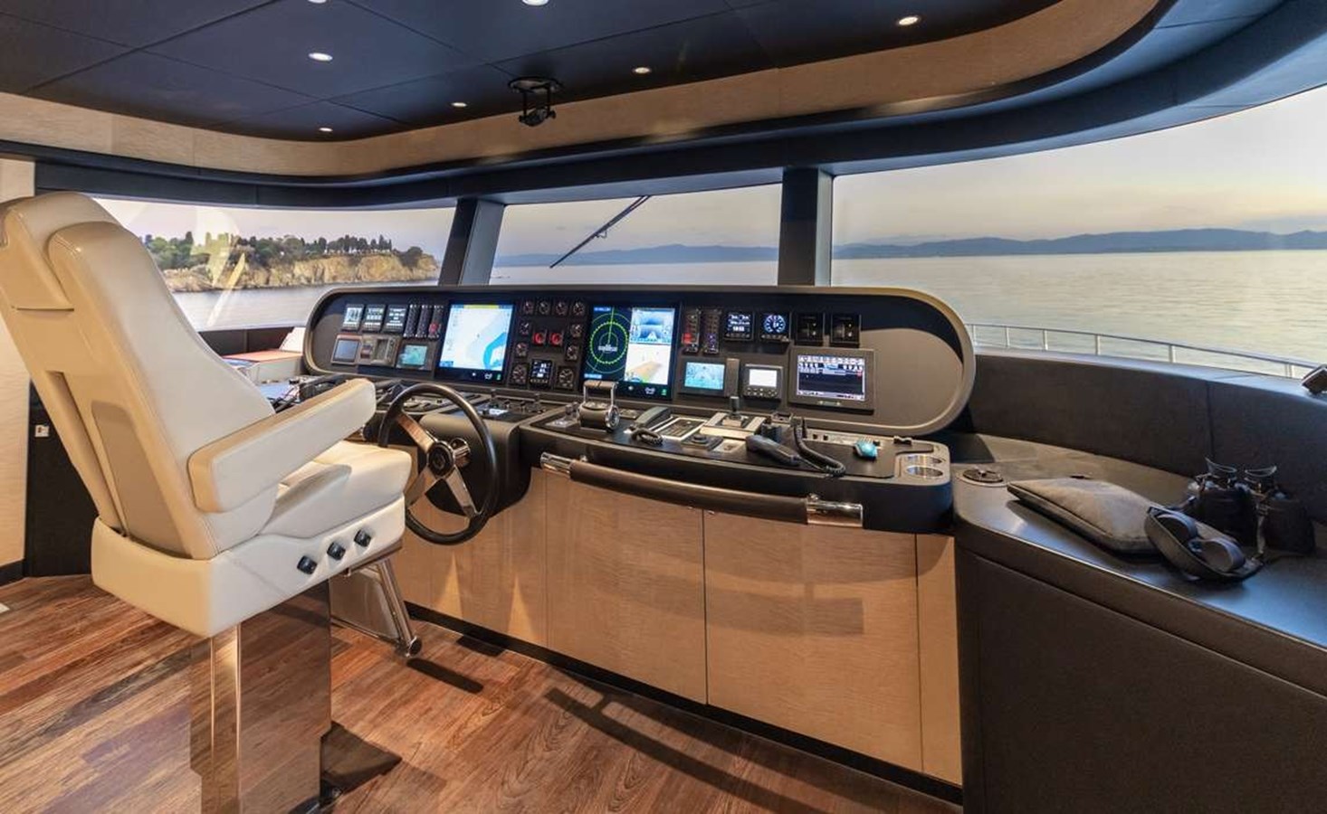 Majesty Motor Yacht BEAUTE For Sale