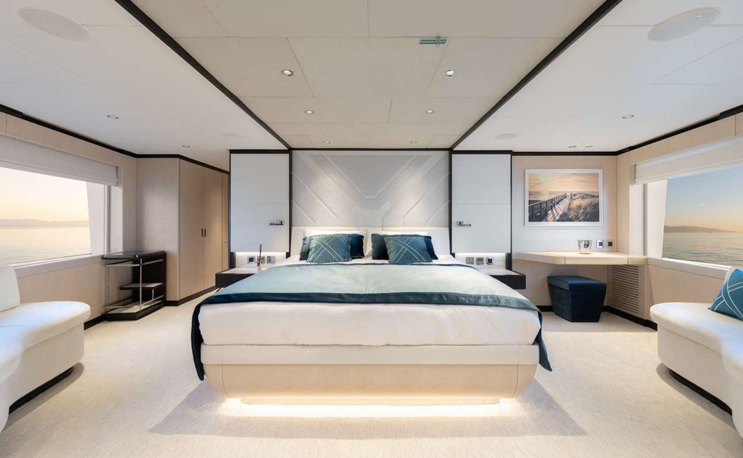 Majesty Motor Yacht BEAUTE For Sale