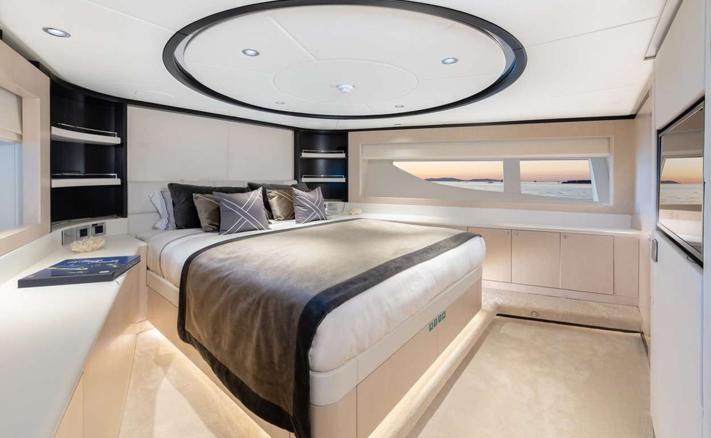 Majesty Motor Yacht BEAUTE For Sale