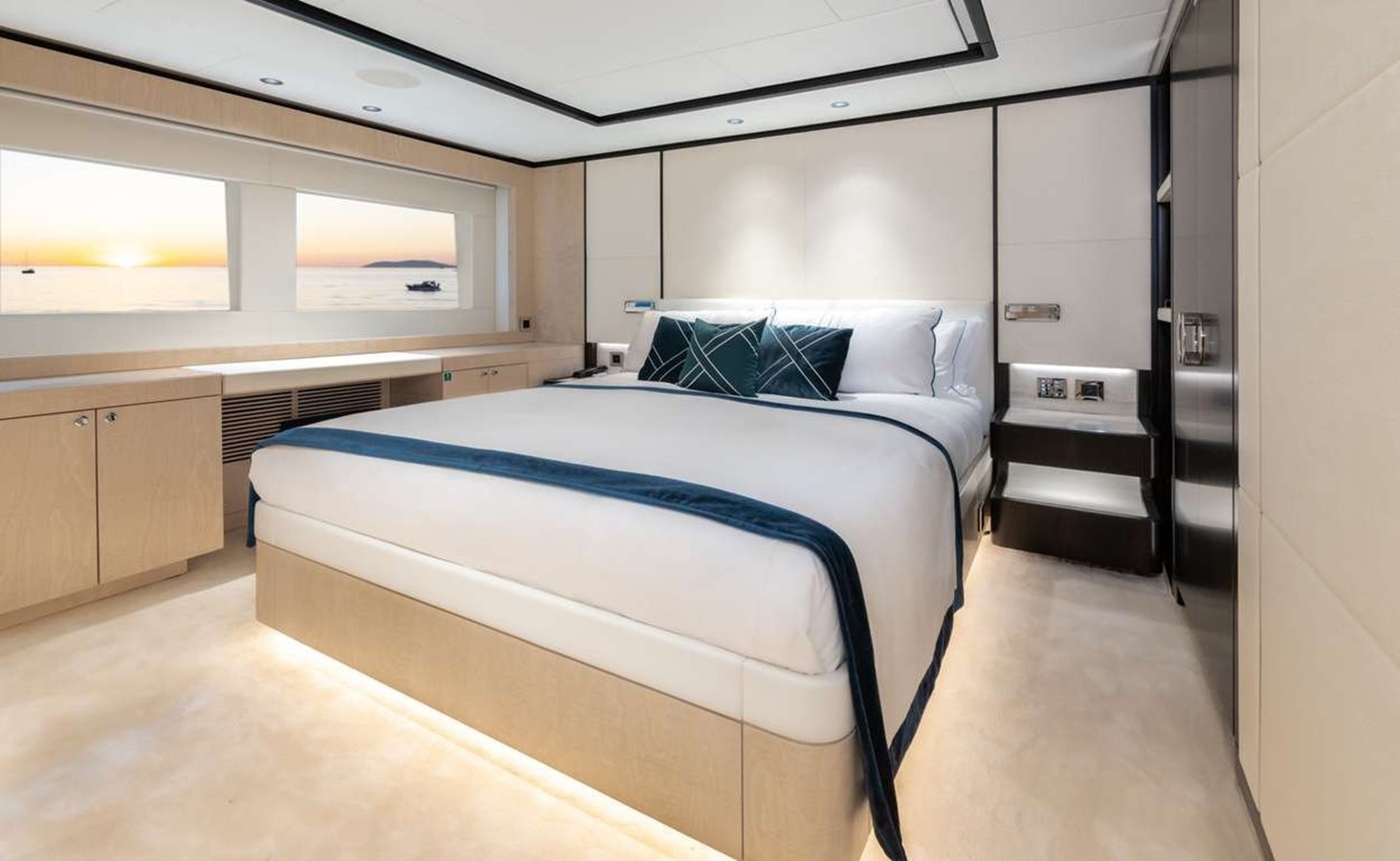 Majesty Motor Yacht BEAUTE For Sale
