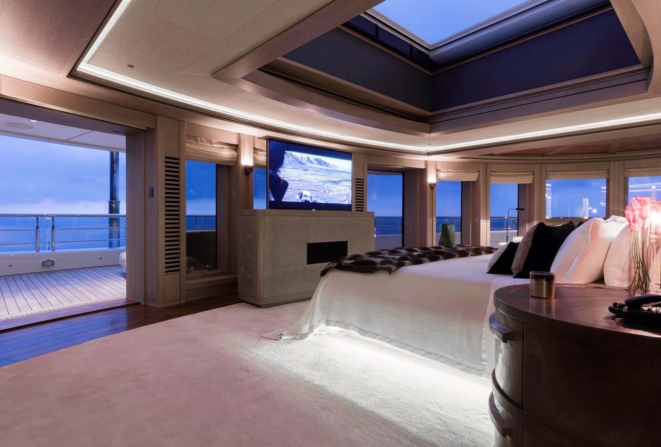 Lloyd Motor Yacht LUNA For Sale