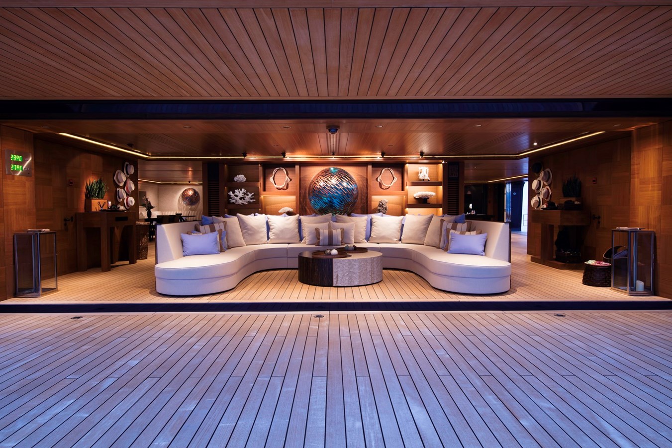 Lloyd Motor Yacht LUNA For Sale