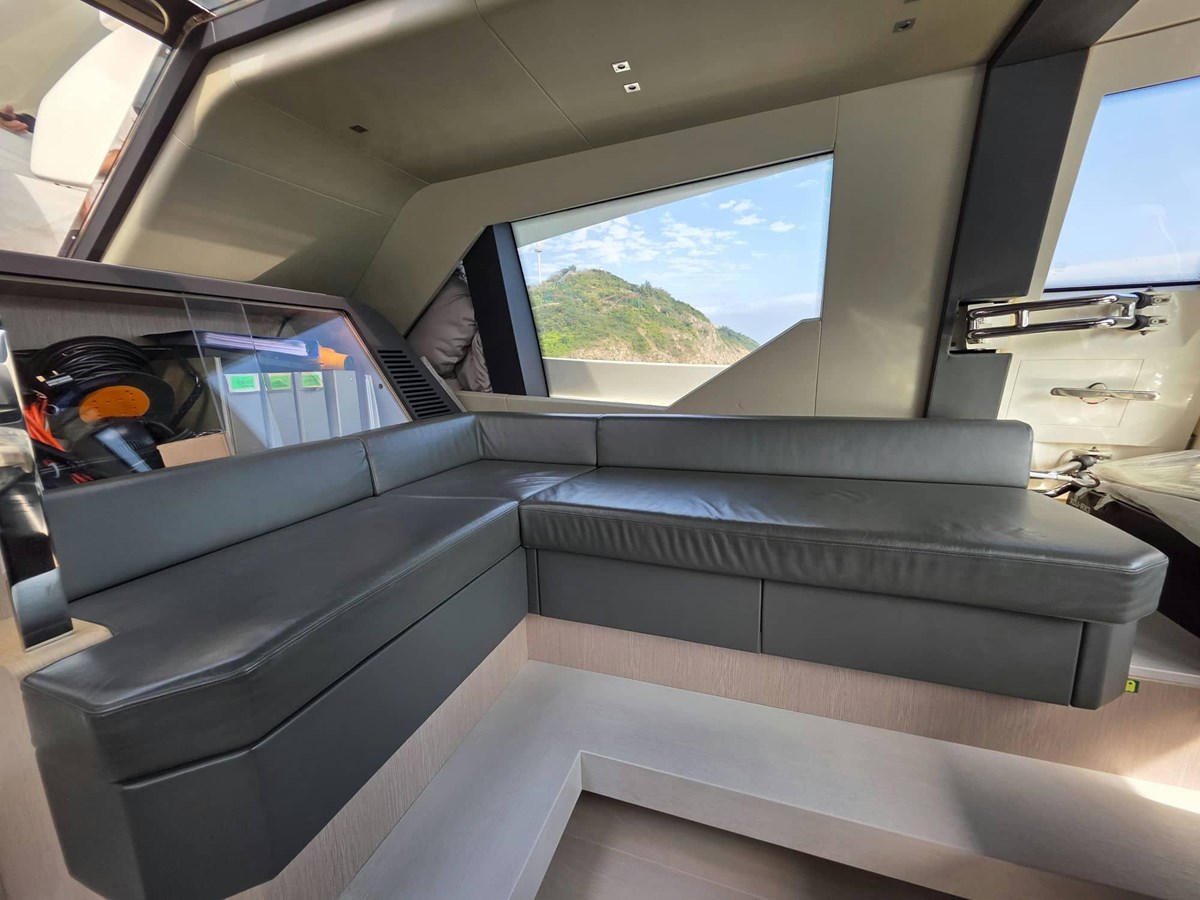 Custom Line Motor Yacht Custom Line 108 For Sale