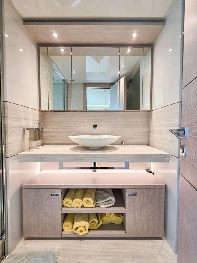 Custom Line Motor Yacht Custom Line 108 For Sale