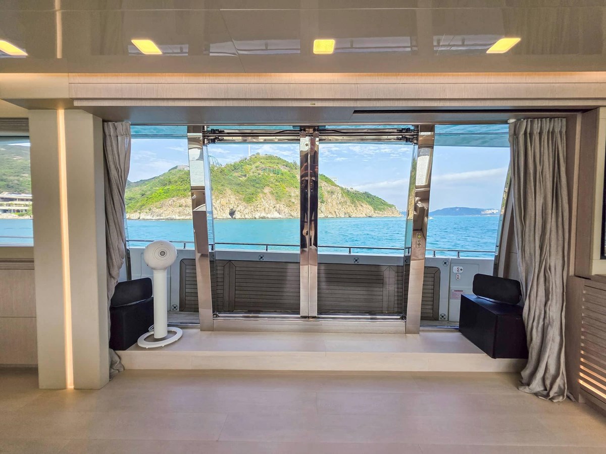 Custom Line Motor Yacht Custom Line 108 For Sale