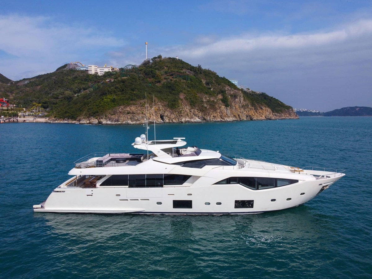Custom Line Motor Yacht Custom Line 108 For Sale